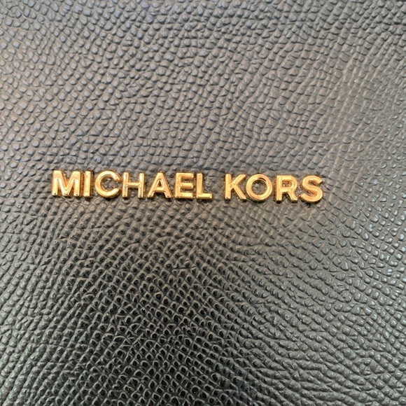 Michael Kors Bag Large Voyager Tri-Compartment Leather Tote Bag - Picture 4 of 17